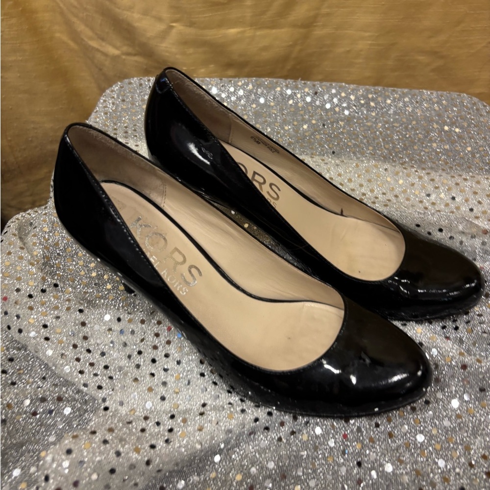 Michael Kors Black Patent Leather Flats‎